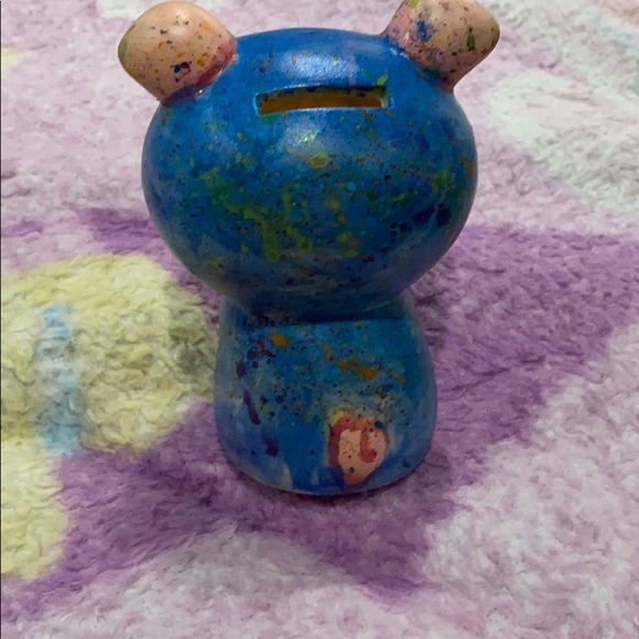 It’s a piggy bank but it is rainbow - Picture 2 of 3